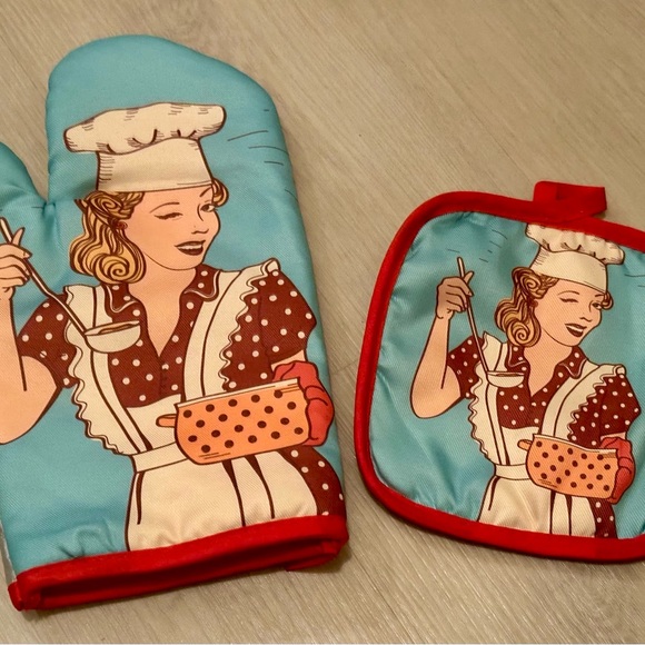 Vintage Oven Mitt & Pot Holder Set - Retro Woman Design, Heat Resistant, Decor - Picture 2 of 13